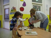 Výtvarná dílna p.Junová - dárek pro maminku